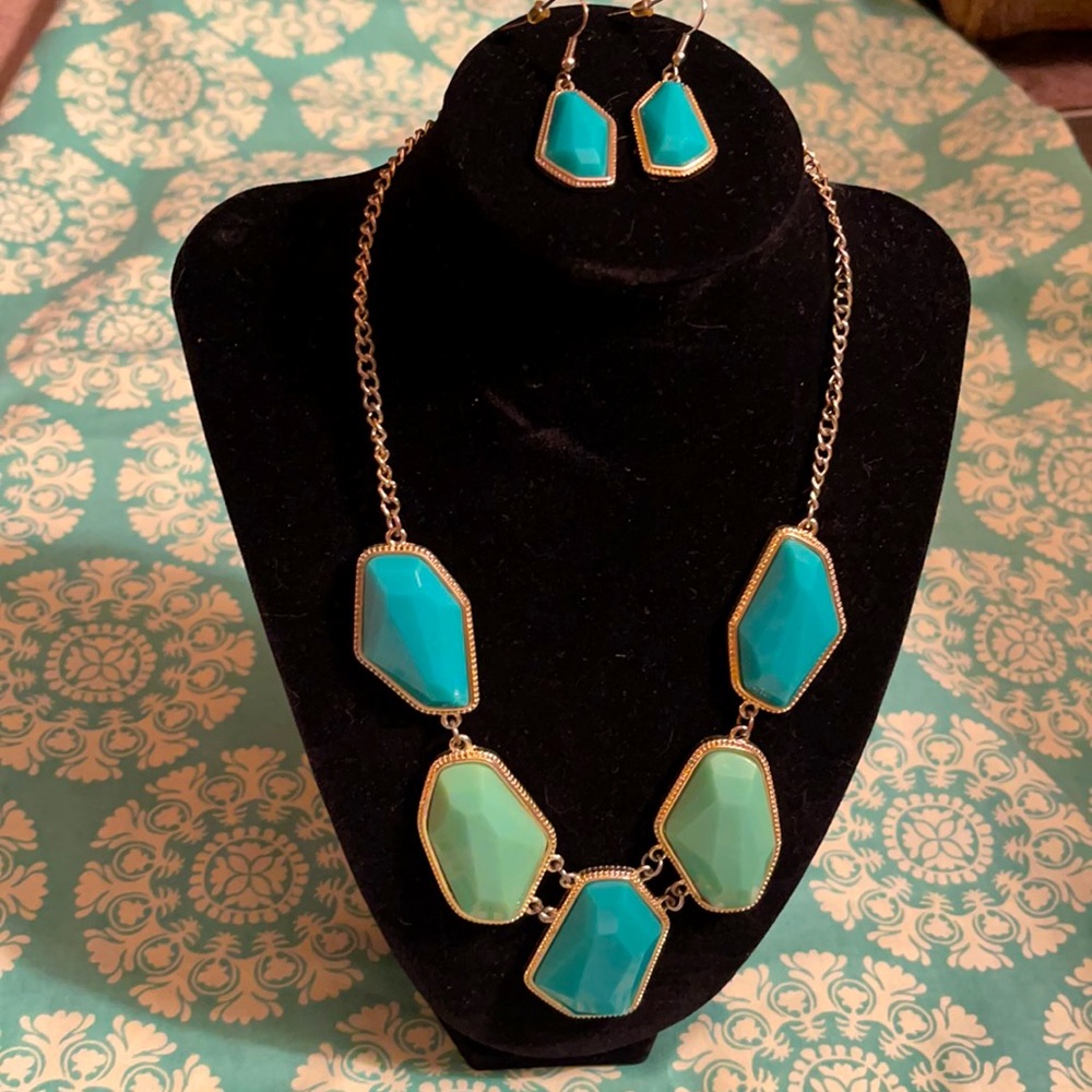 Turquoise Necklace & Earrings Set